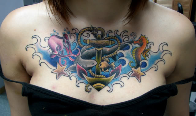 Tatuaje Ancla Tiburón Pecho Mar por Proton Tattoo