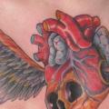 Brust Totenkopf Flügel tattoo von Proton Tattoo