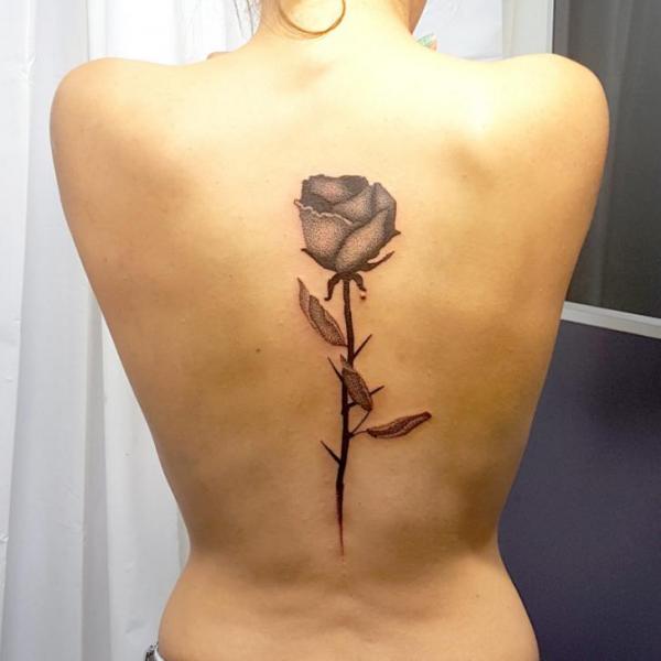 Tatouage Fleur Retour Dotwork par Golem Tattoo