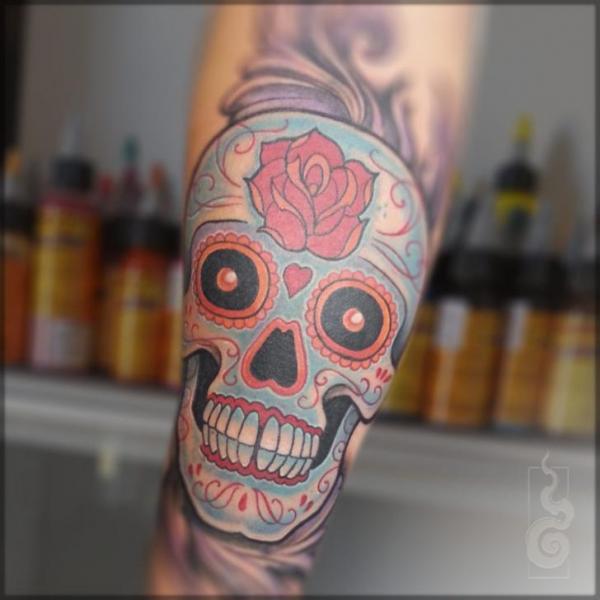 Waden Totenkopf Tattoo von Golem Tattoo