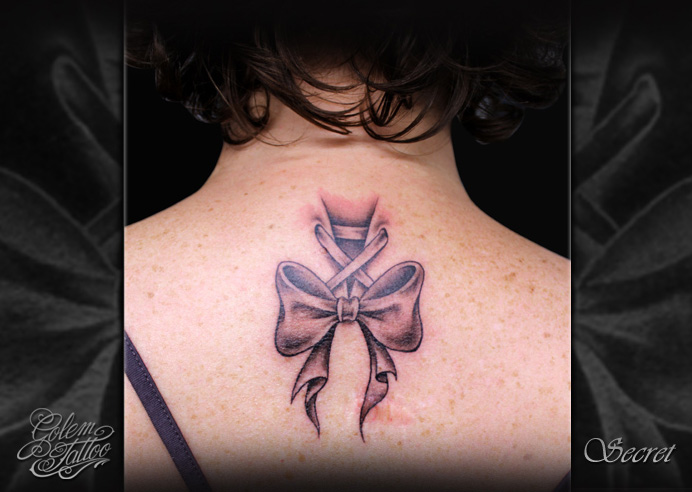 Tatuaggio Realistici Collo Fiocco di Golem Tattoo
