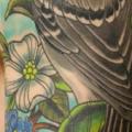 Schulter Blumen Vogel tattoo von Salvation Gallery