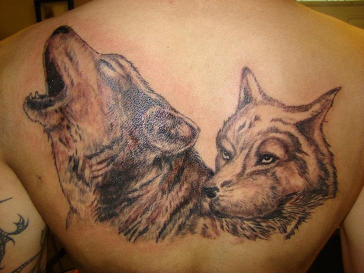 Realistische Rücken Wolf Tattoo von Animated World Tattoo