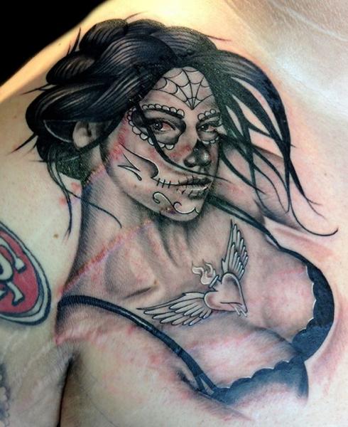 Tatuaje Pecho Mujer por Club Tattoo