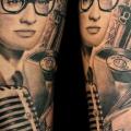 Porträt Realistische Mikrofon tattoo von Club Tattoo