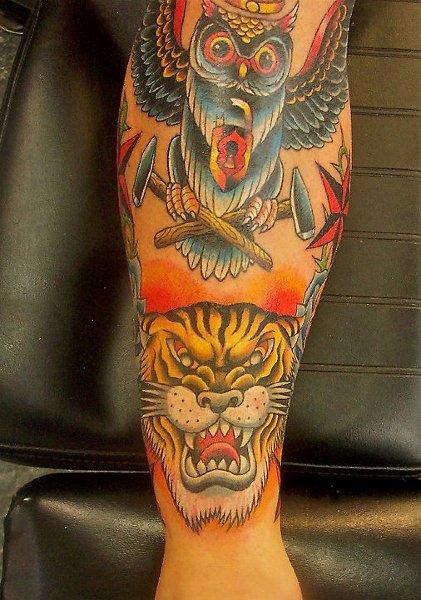 Tatouage Bras Old School Hibou Tigre par Tattoo Lous