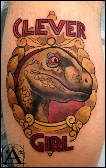 Tatuaggio Medaglione Dinosauro di Scott Falbo