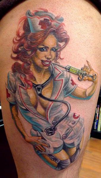 Fantasie Krankenschwester Oberschenkel Tattoo von Seppuku Tattoo