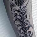 Arm Pfeil tattoo von Dimitri Tattoo