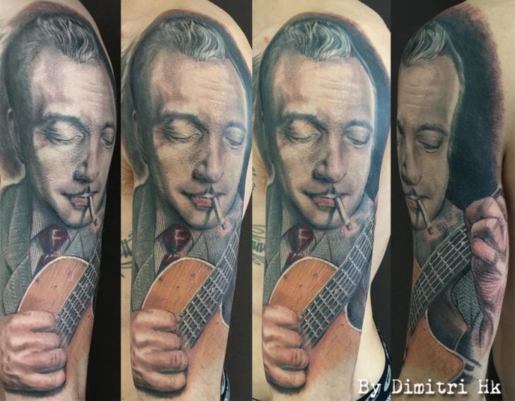 Tatuaggio Braccio Ritratti Realistici Chitarra di Dimitri Tattoo