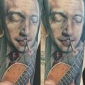 tatuagem Braço Retrato Realísticas Guitarra por Dimitri Tattoo