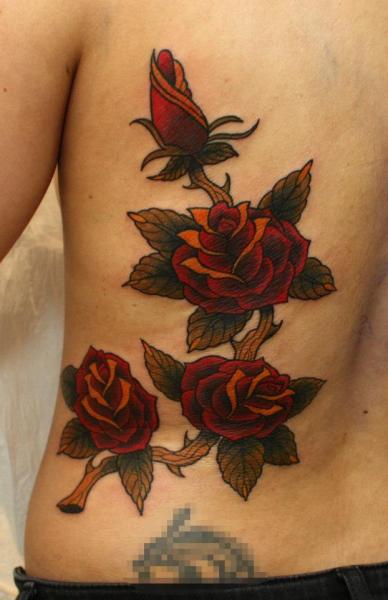 Tatuaje Old School Flor Espalda por Dimitri Tattoo
