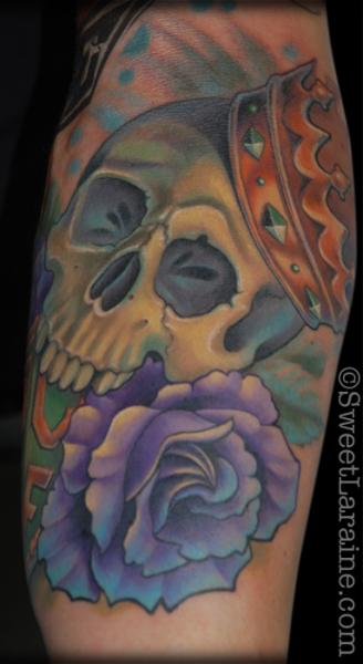 Arm Totenkopf Krone Tattoo von Sweet Laraine Tattoos