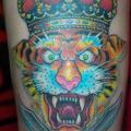 tatuaggio Braccio New School Tigre Corona di Czi Tattoo Studio