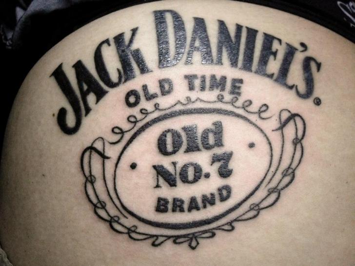 Джек Дэниэлс татуировка от Czi Tattoo Studio