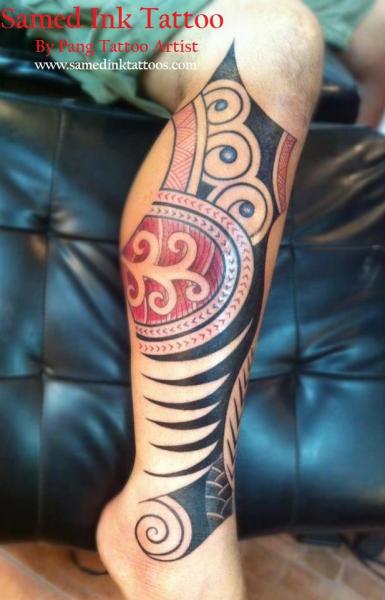 Tatuagem Perna Tribais por Samed Ink Tattoos