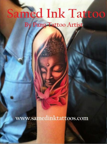 Tatuaje Hombro Flor Buda por Samed Ink Tattoos