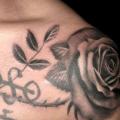Schulter Blumen Leuchtturm Fonts tattoo von Andys Tattoo