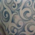 tatuaje Hombro Tribal Dotwork por Andys Tattoo