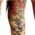 Arm Blumen Hund tattoo von Tatist Tattoo