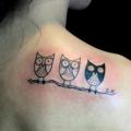 Schulter Eulen Zeichnung tattoo von Tatist Tattoo