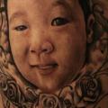 Schulter Realistische Kinder tattoo von Tatist Tattoo