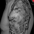 Schulter Realistische Wolf tattoo von Tatist Tattoo