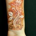 Arm Blumen tattoo von Tattoo Korea