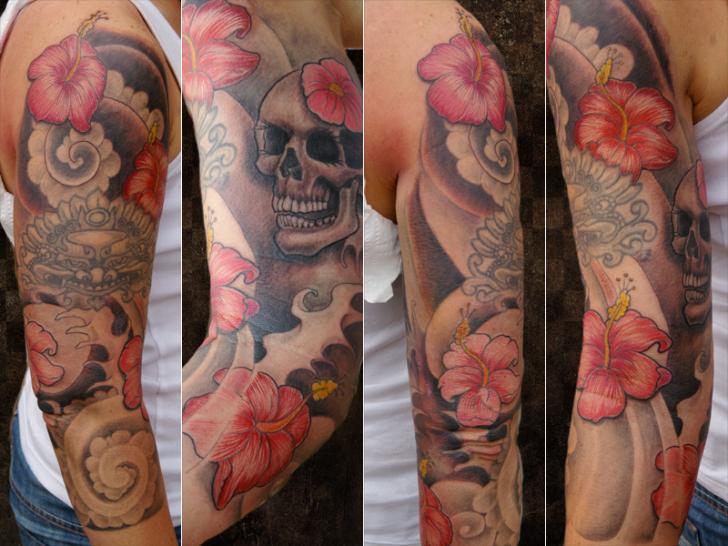 Blumen Japanische Totenkopf Tattoo von Andys Body Electric