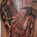 Schulter Realistische Gitarre tattoo von Andys Body Electric