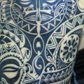 tatuaje Hombro Tribal Maori por Inkholic Tattoo