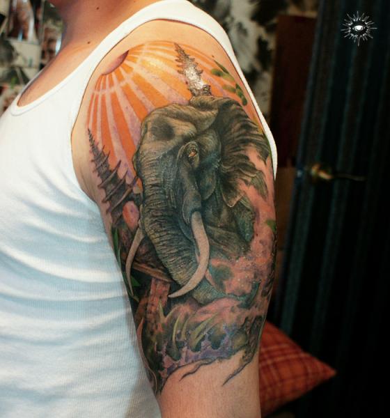 Schulter Realistische Elefant Tattoo von Song Yeon