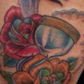 Arm Blumen Wasseruhr tattoo von Sunrat Tattoo