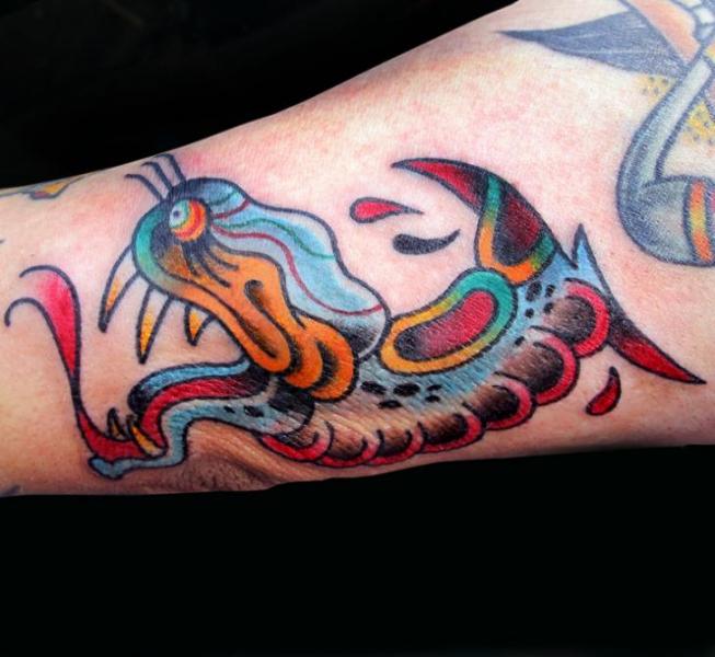 Tatuaje Brazo Serpiente por Sunrat Tattoo