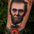 tatuaggio Braccio Realistici Fiore Lincoln di Seoul Ink Tattoo