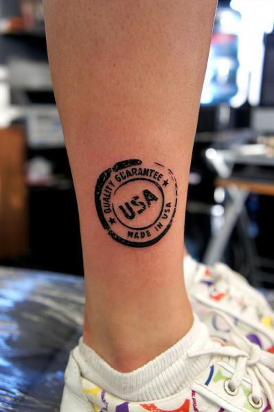 รอยสัก ขา Usa โลโก้ โดย Og Tattoo