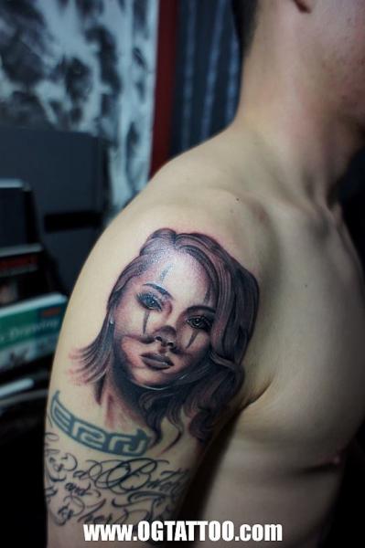 Tatuaje Hombro Fantasy Mujer por Og Tattoo