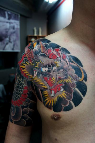 Schulter Japanische Drachen Tattoo von Og Tattoo