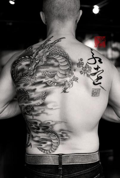 Tatuaggio Schiena Draghi di Tattoo Temple