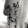 tatuaje Lado Letras Espalda Fuentes por Tattoo Temple