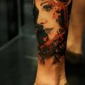 Realistische Waden Frauen tattoo von Tattoo Temple