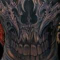 Totenkopf Rücken Po tattoo von Last Gate Tattoo