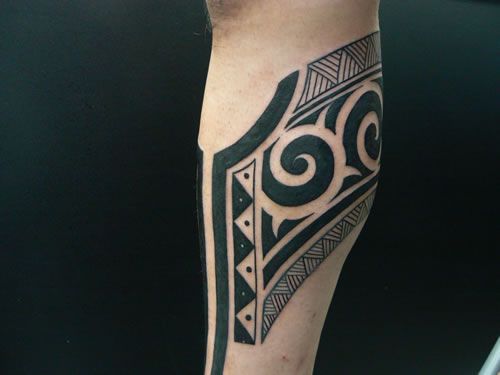Tatuaje Brazo Tribal por M Crow Tattoo