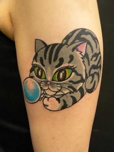 Tatuaje Hombro Fantasy Gato por M Crow Tattoo