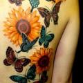tatuaje Flor Espalda Mariposa por South Dragon Tattoo