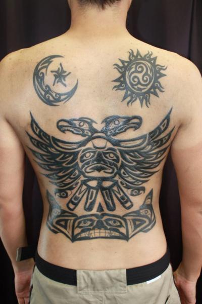 Tatuaż Plecy Tribal Majski Słońce Księżyc przez South Dragon Tattoo