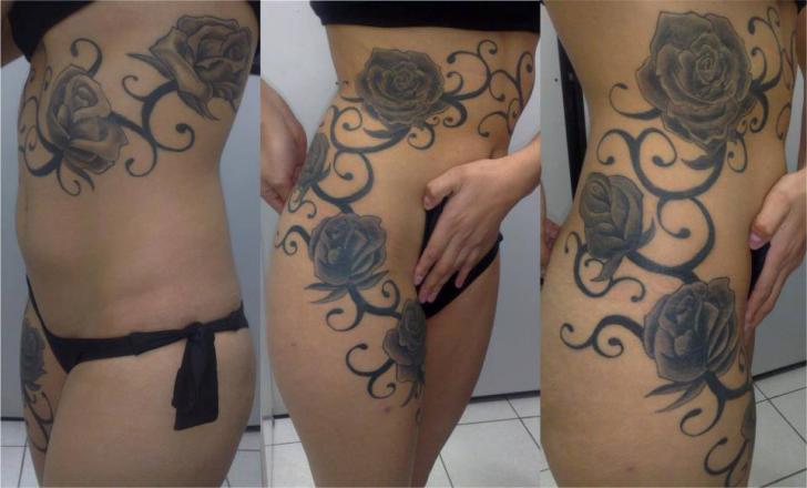 Tatuaje Realista Flor Lado Flores Vientre por Hell Tattoo
