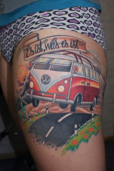 Tatuaje Pierna Volkswagen por Art n Style
