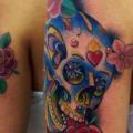 Arm Blumen Totenkopf tattoo von Leds Tattoo