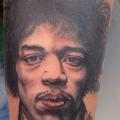 tatuaje Realista Jimi Hendrix por Leds Tattoo
